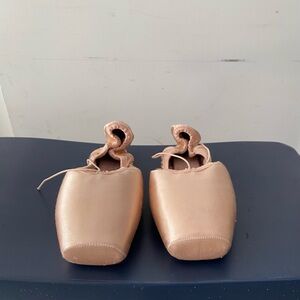 Capezio Airess 1130 Broad Toe Pointe Shoes Ballet Pink 9M